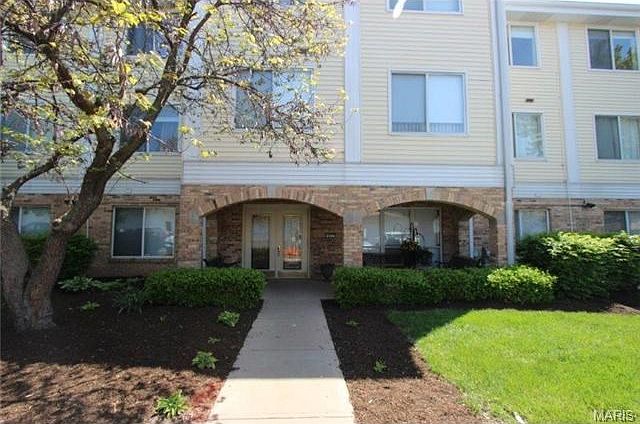 1st image of 942 Guelbreth Ln APT 305