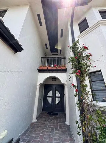 3 bed, 2.5 bath, 1654 sqft, $4,500 — Photo 2