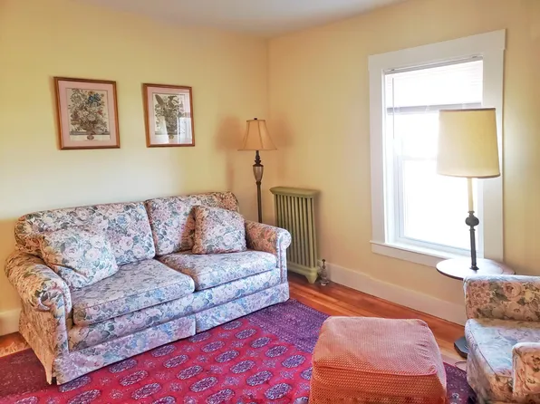 59 Phillips Pl #2, Northampton, MA 01060