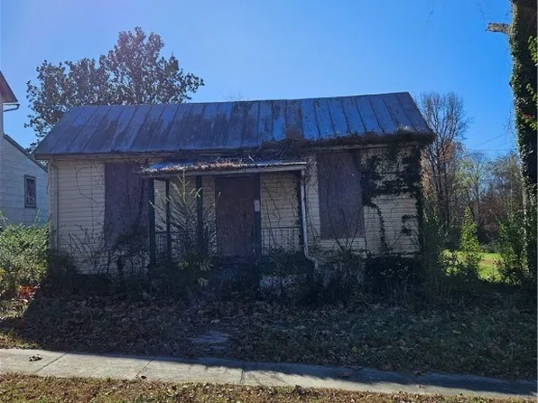 618 W 3rd Ave #1, Lawrenceville, VA 23868