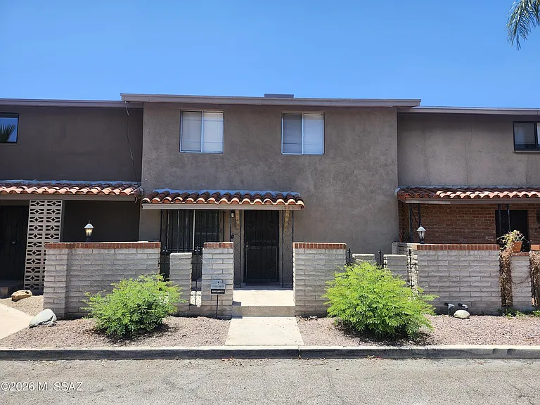 1244 S Camino Seco — Photo 3