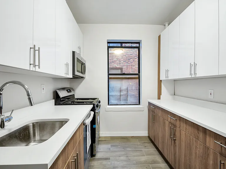 225 E 202nd St #2D — Photo 3