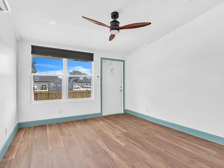 Australian Pines Apartments — Photo 30