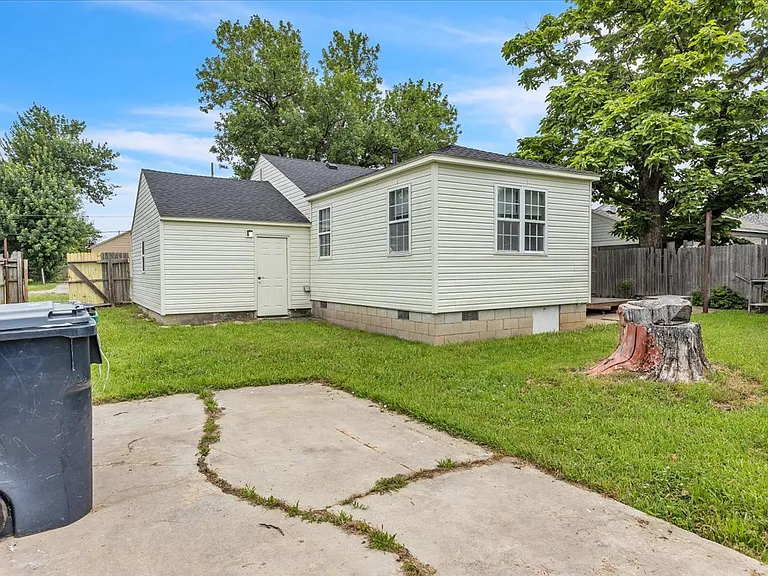 1536 SW 52nd St — Photo 31