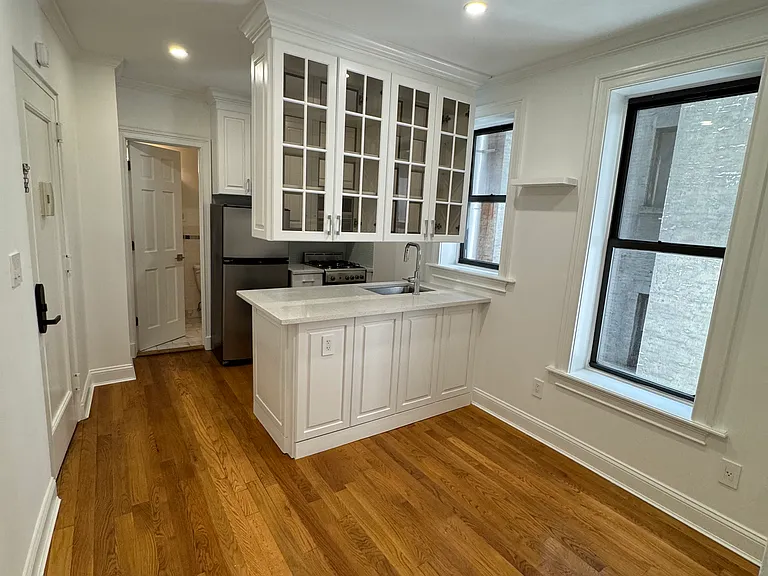 10 Morton St #2D — Photo 6