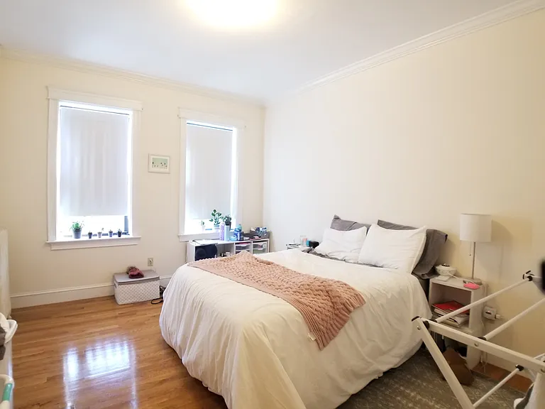 27 Glenville Ave #2D — Photo 4