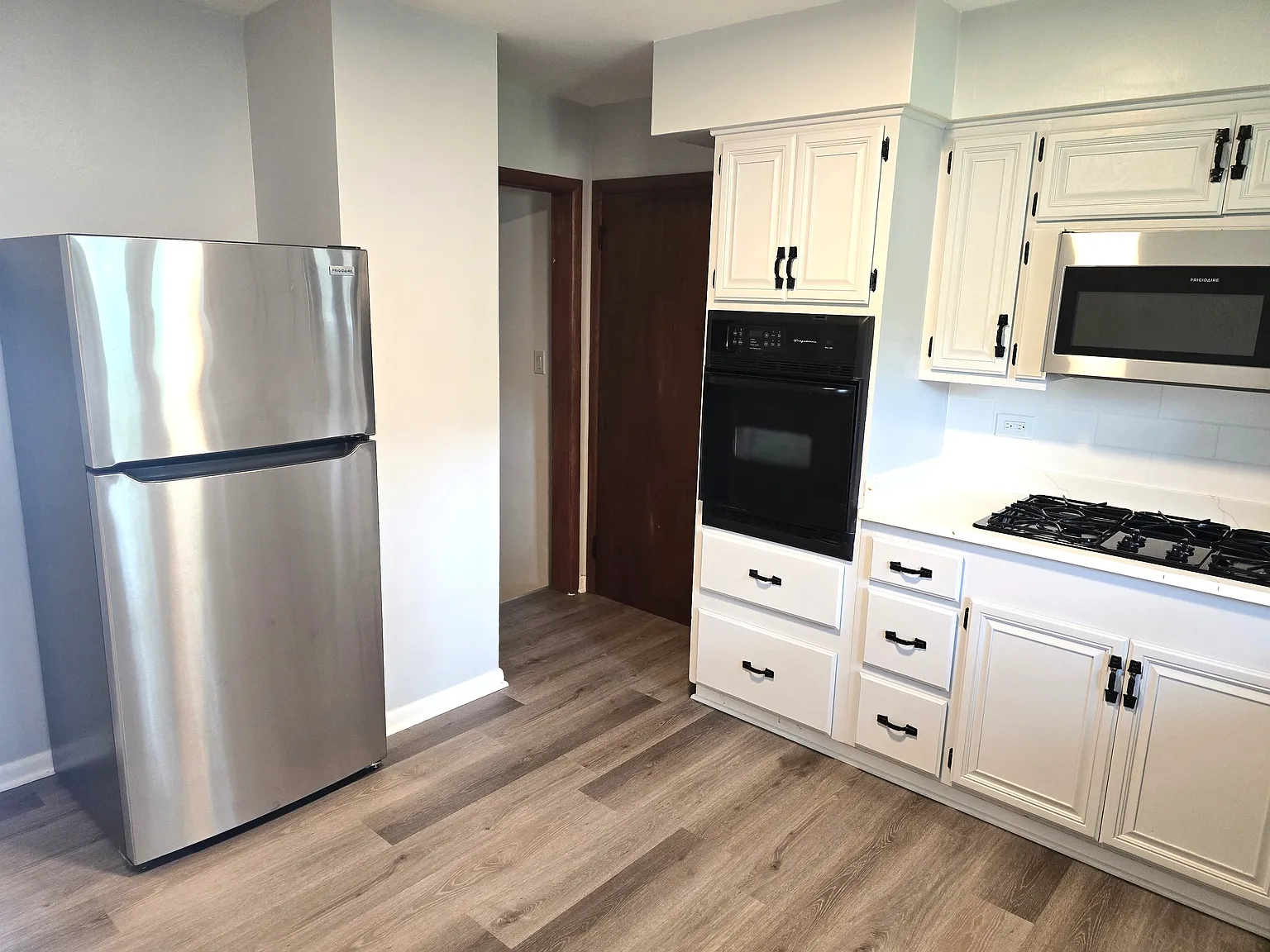 3 bed, 1.5 bath, 1800 sqft, $2,050 — Photo 3