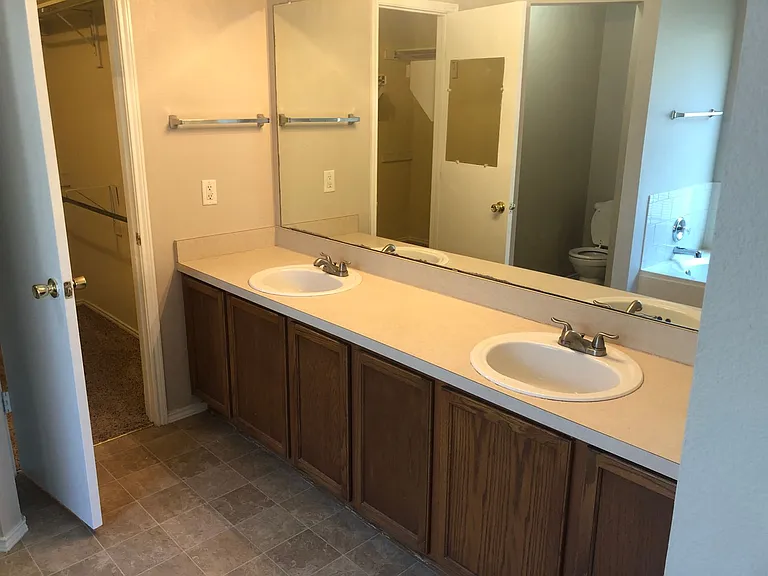 106 Oakhurst Dr — Photo 9
