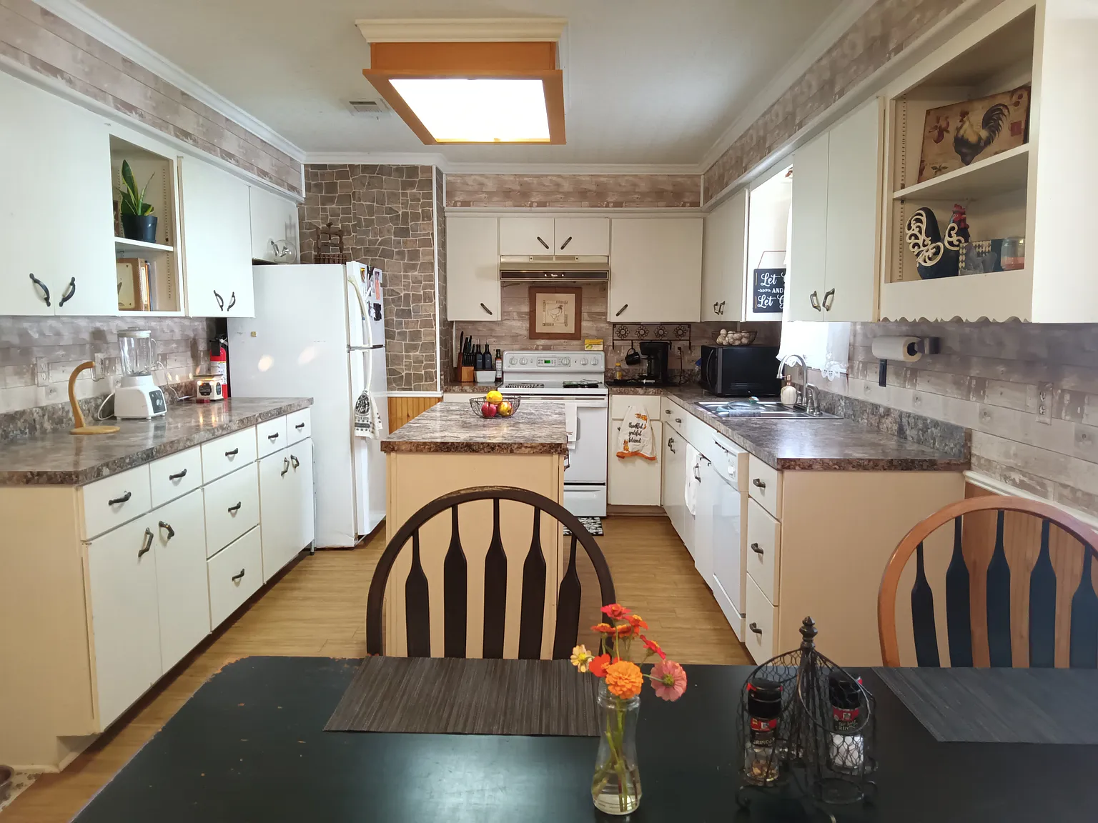 2 bed, 1500 sqft, $1,450 — Photo 4