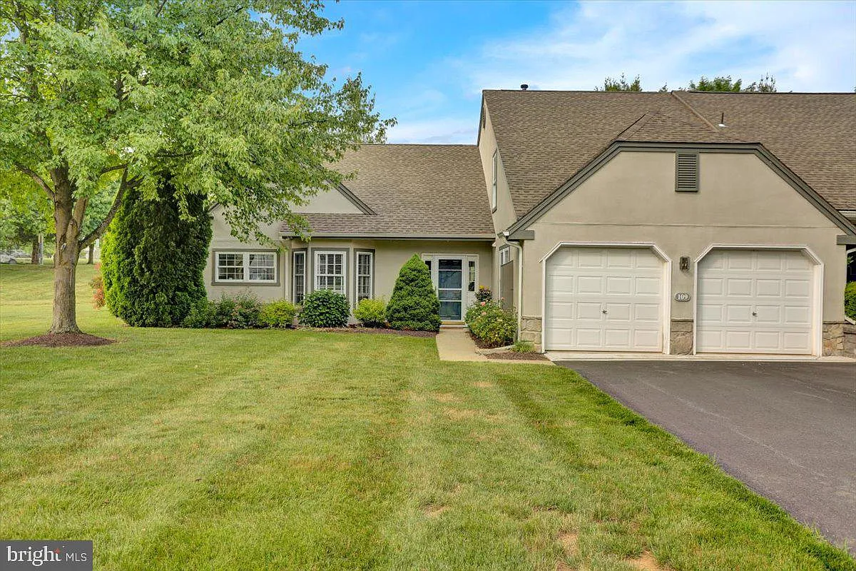 109 Hawthorne Ct photo 1