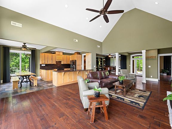 14th image of 3099 Sunset Dr