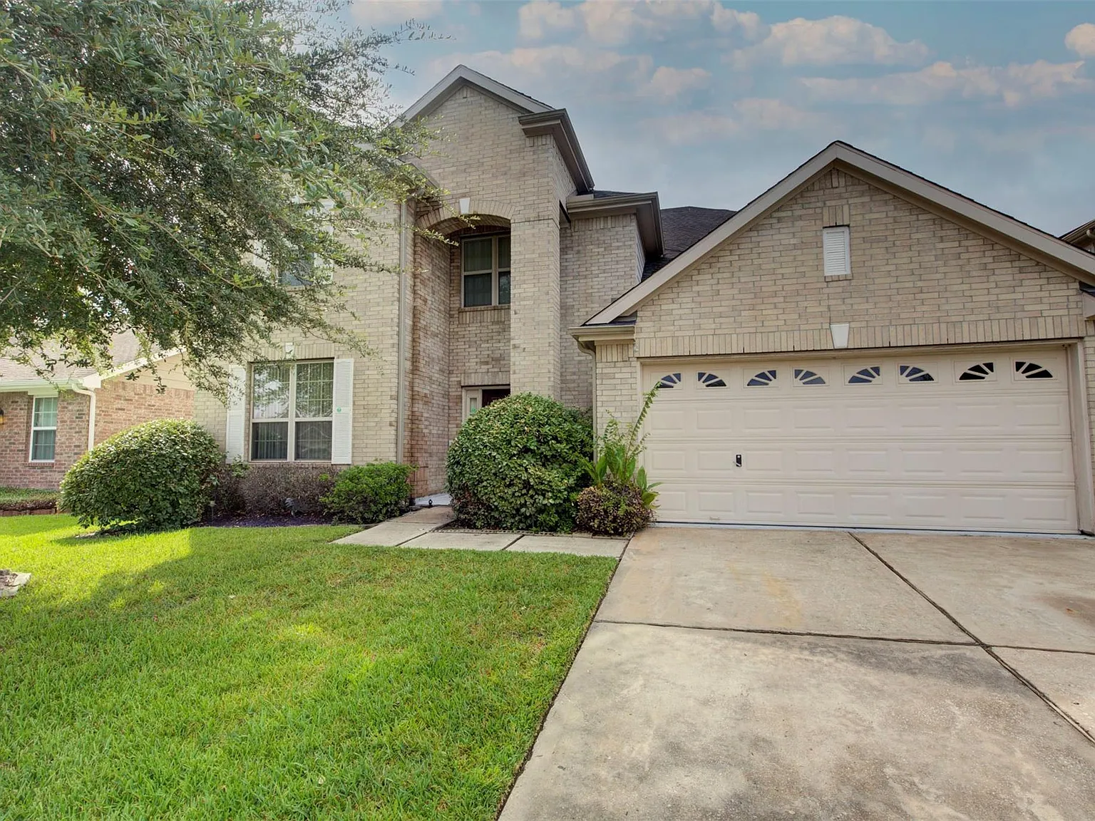 4 bed, 3.5 bath, 3622 sqft, $2,500 — Photo 3