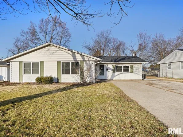 77 Downing Dr, Chatham, IL 62629