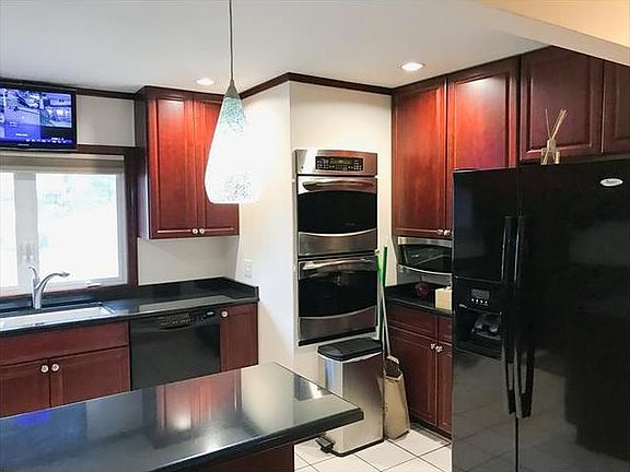 4th image of 9509 W Oak Pl