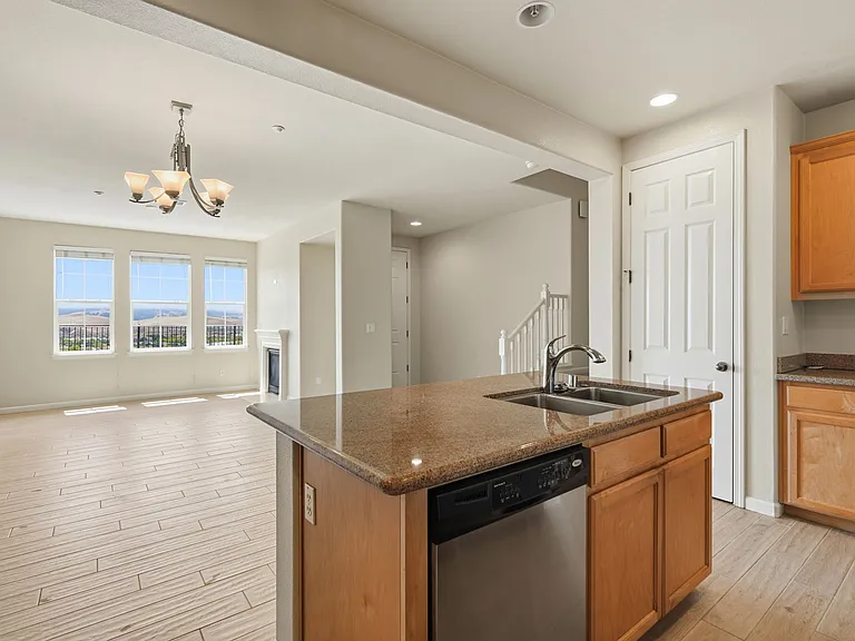 5206 Fioli Loop — Photo 35