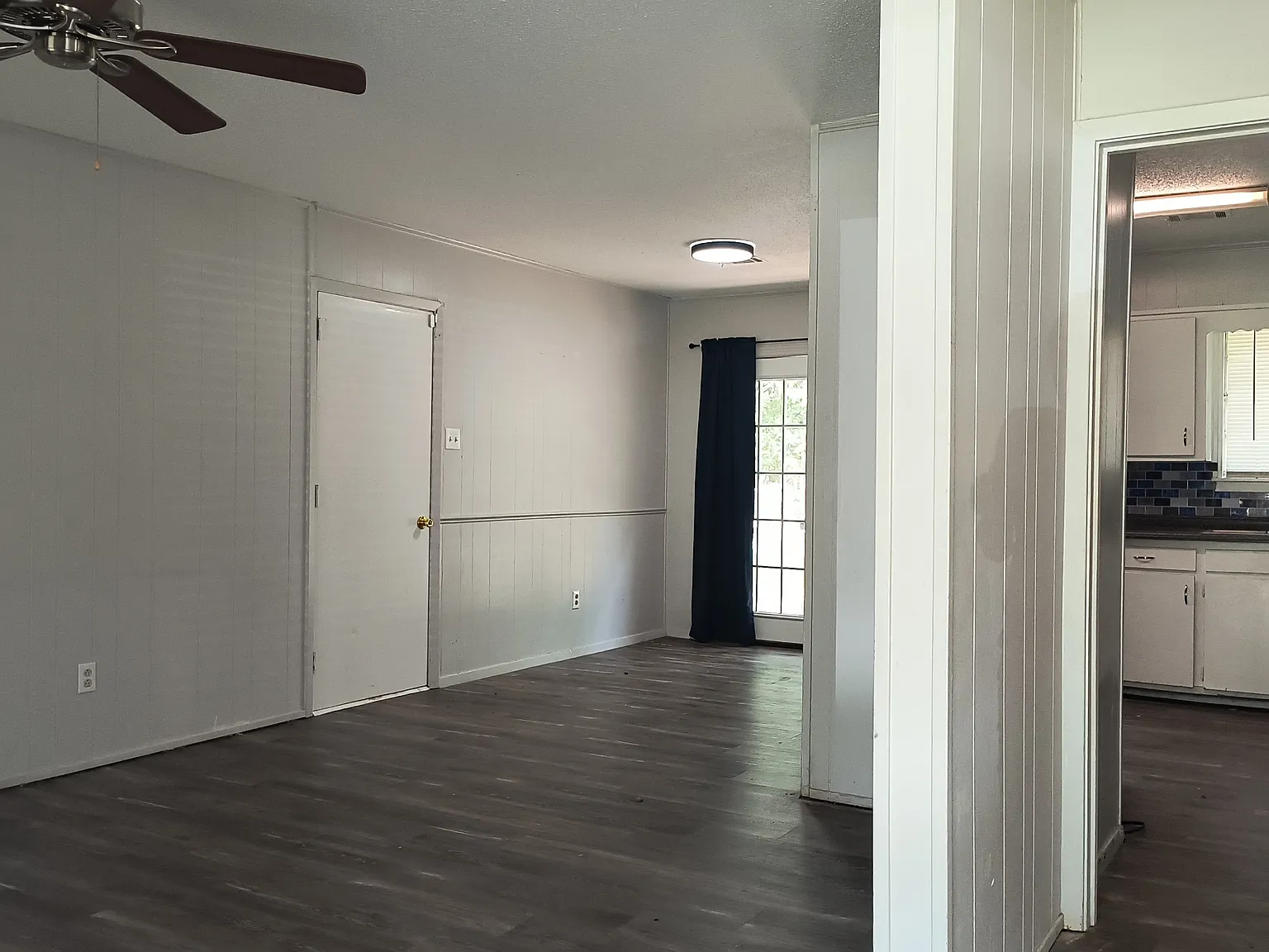 2203 Crestwood Drive - 1 — Photo 2