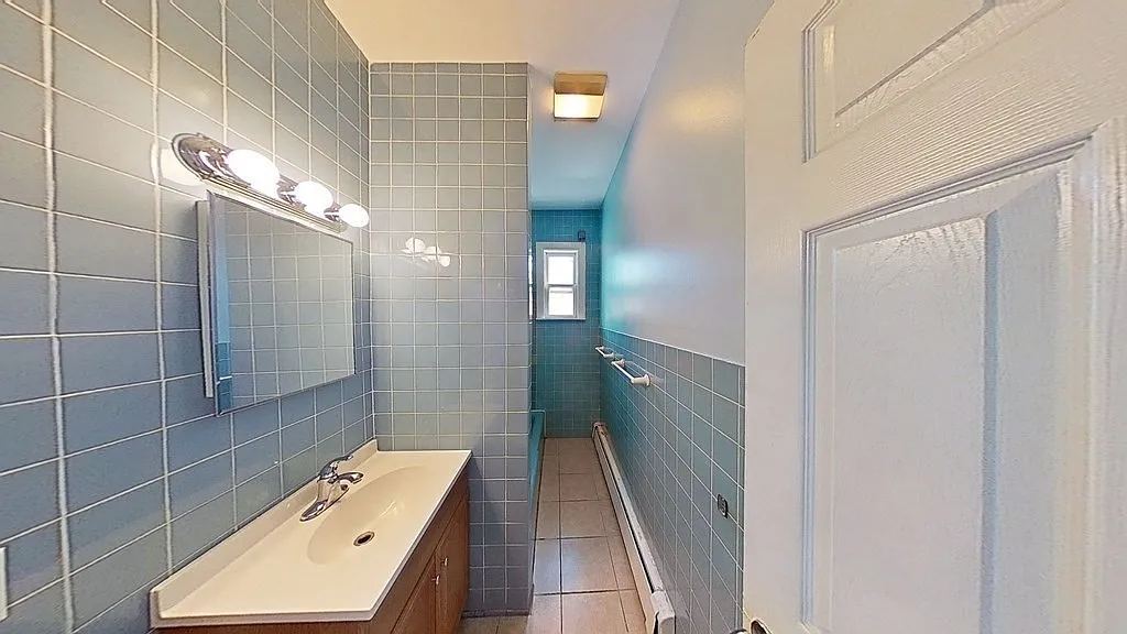 4 bed, 1.5 bath, 1250 sqft, $4,200 — Photo 2