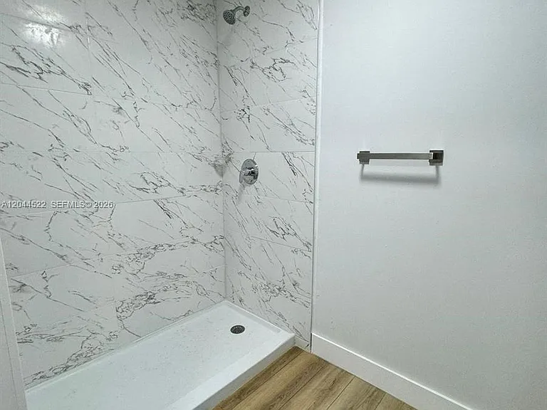 1021 NW 1st St #204 — Photo 3