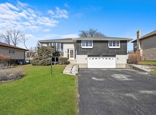 8734 W 98th Pl, Palos Hills, IL