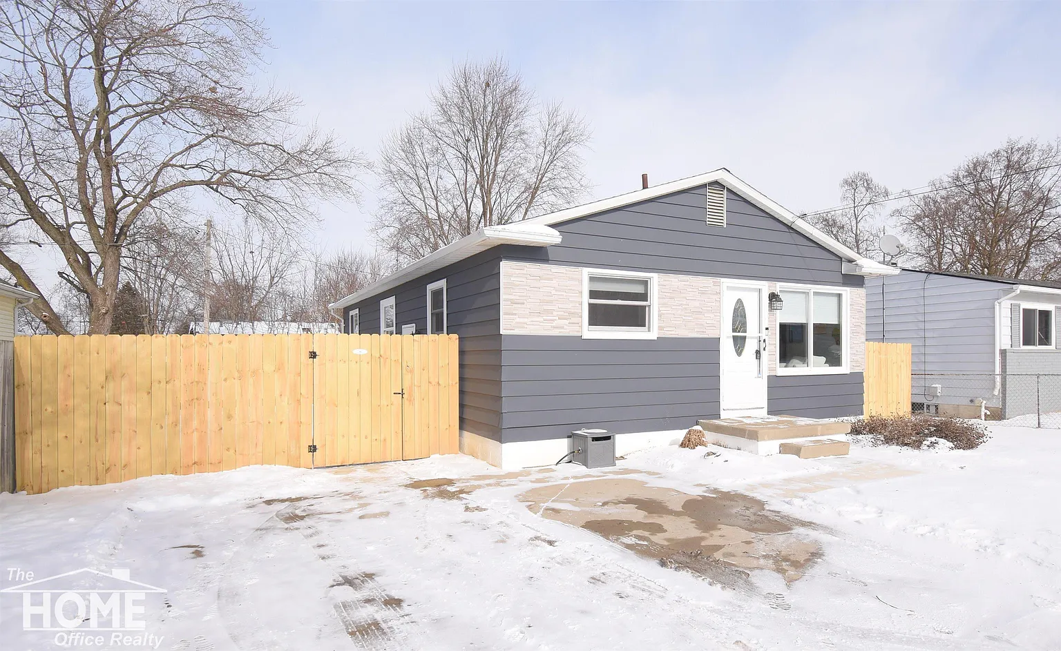 105 E Naldrette St photo 1