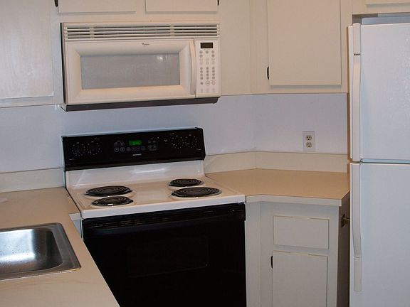 4th image of 3681 Atrium Dr