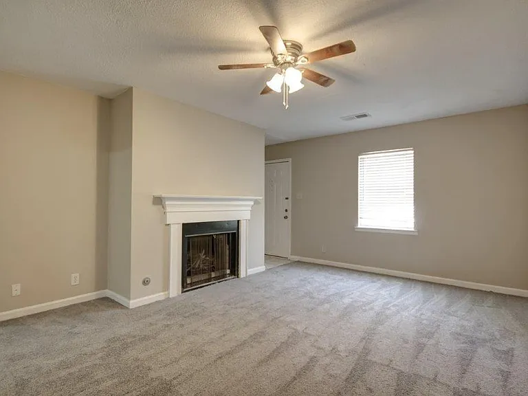 925 Westland Dr SW — Photo 2
