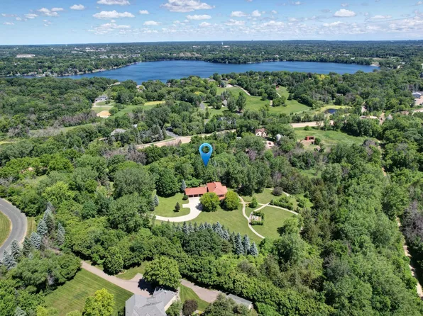 185 Pioneer Trl, Chanhassen, MN 55317