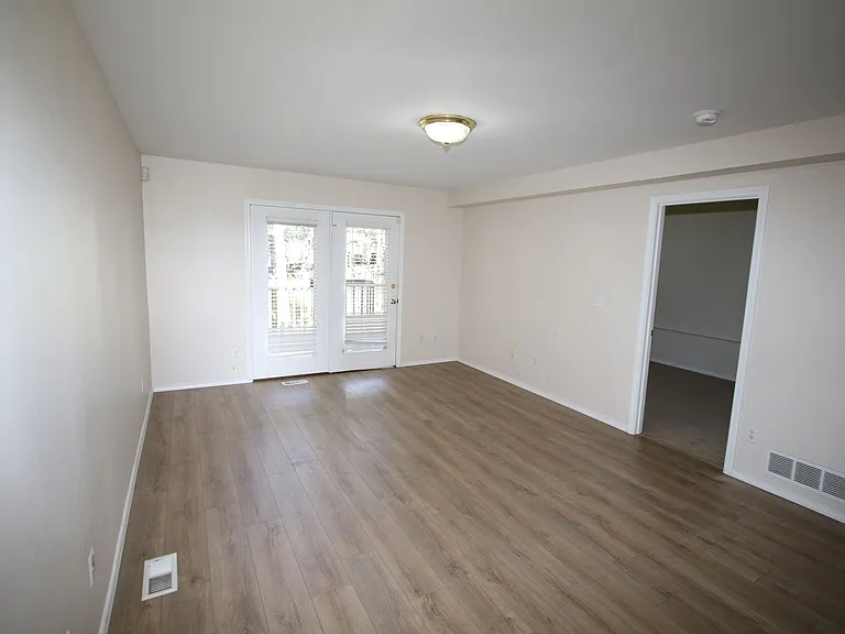 8926 Meadow Park Cir — Photo 10