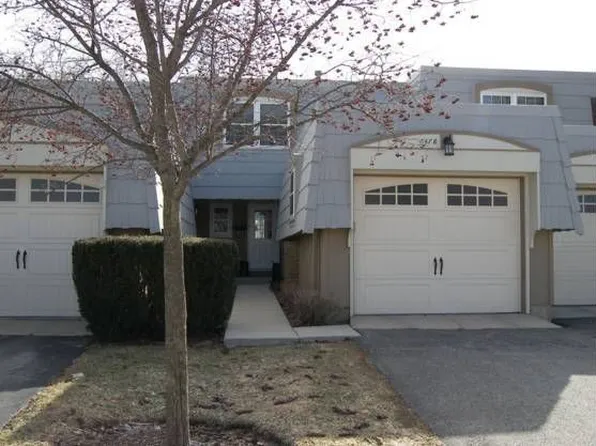 647 Dauphine Ct, Elk Grove Village, IL 60007