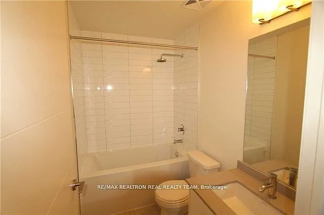 460 Adelaide St E #1018 — Photo 9