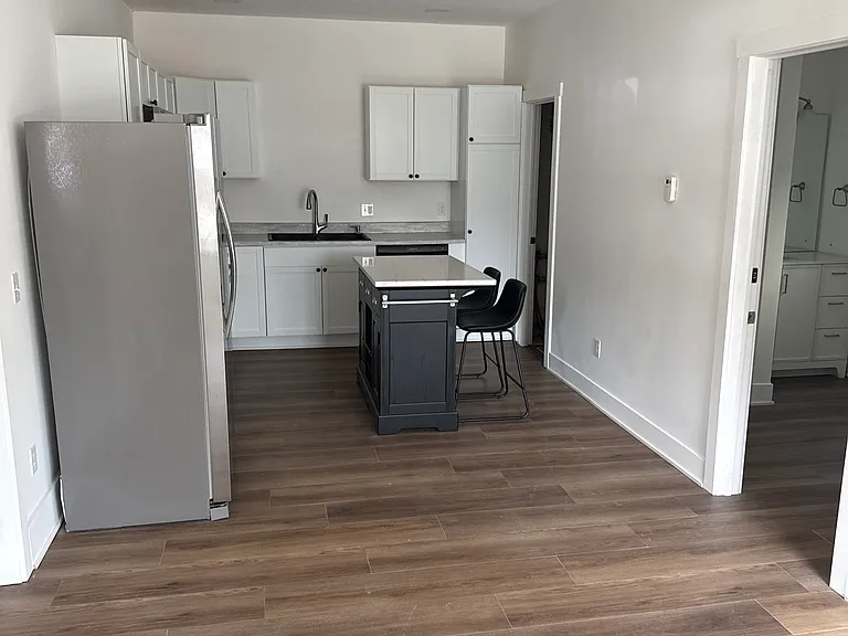 107 W Upright St #B — Photo 15