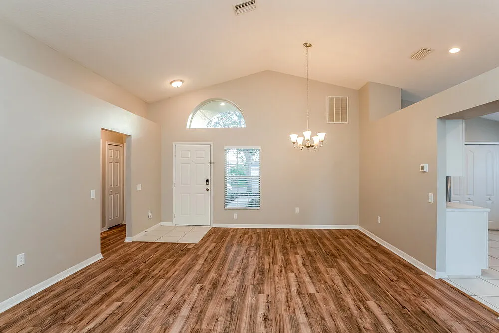 3 bed, 2.0 bath, 1617 sqft, $1,935 — Photo 3