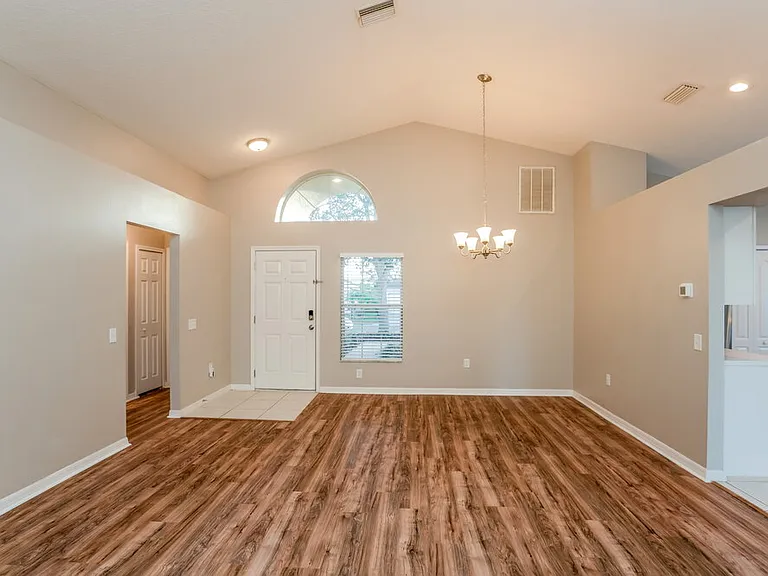 1010 Cristelle Jean Dr — Photo 3