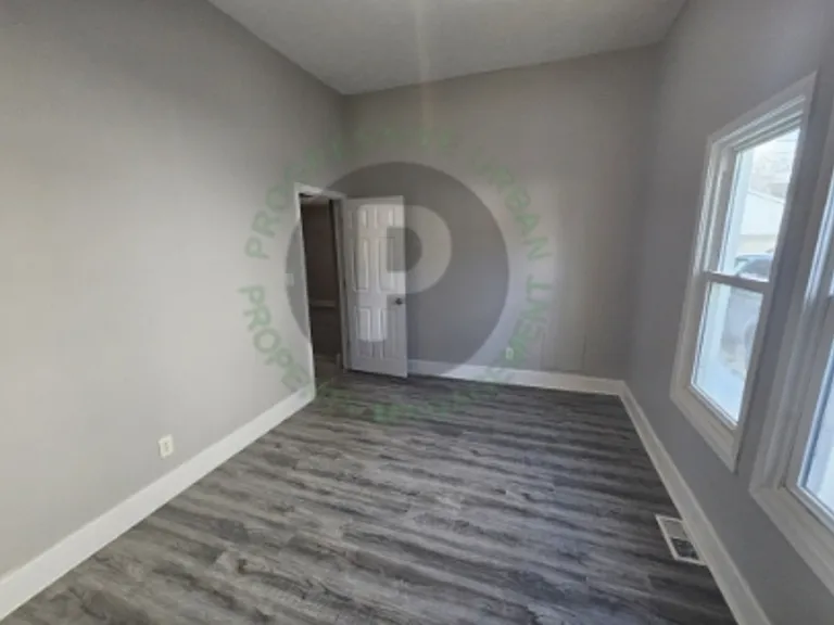3204 W 73rd St — Photo 5