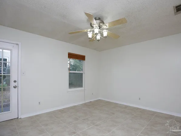 6972 Weatherwood Dr, Pensacola, FL 32506