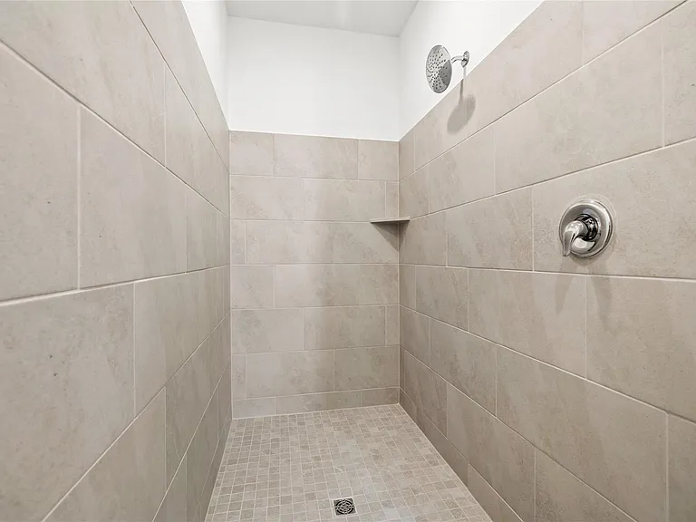 823 Heaven Dr — Photo 19