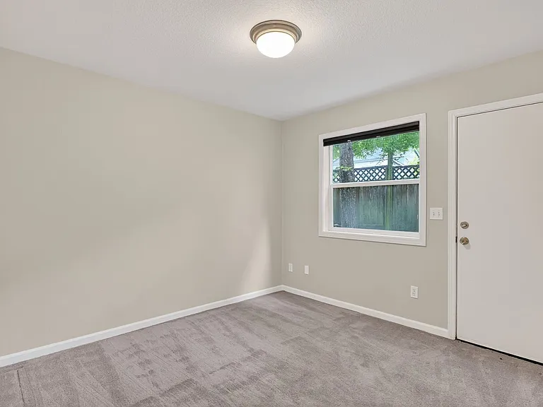 2623 SE 109th Ave — Photo 3