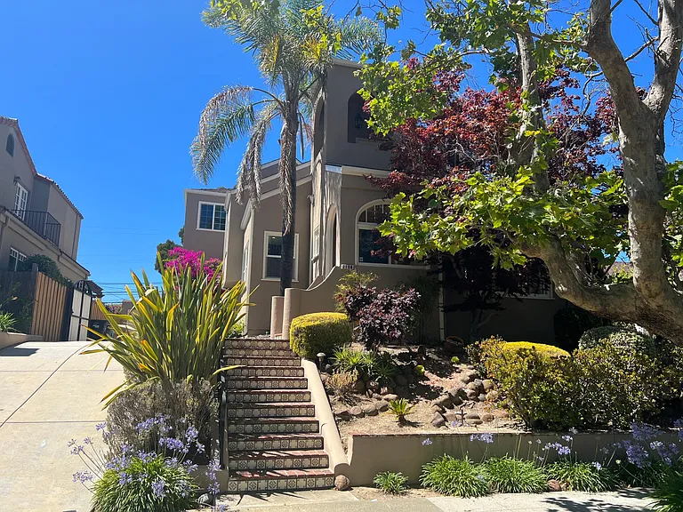 2108 Hillside Dr — Photo 1