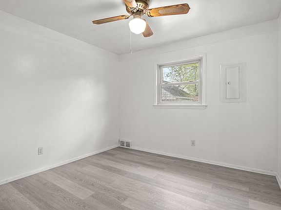 3rd image of 4685 Grindley Park St