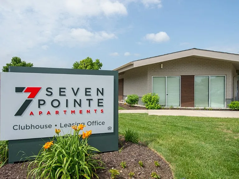 7 Pointe Apartments — Photo 38