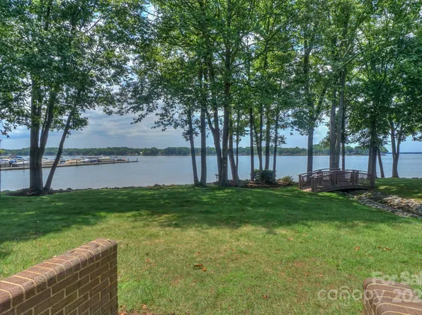 405 Northwest Dr, Davidson, NC 28036