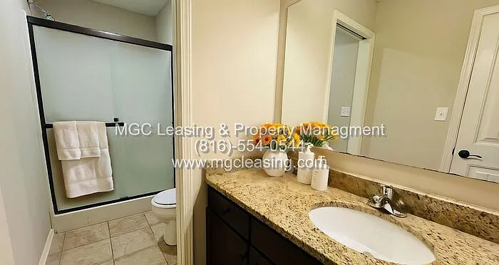 9440 N Baltimore Ave — Photo 8