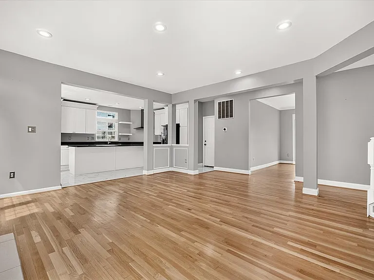 6455 Saddlebrook Ln — Photo 20