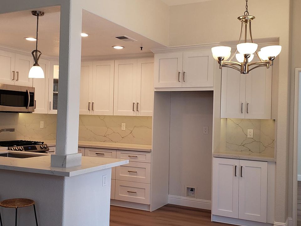 Beautiful remodeled large kitchen