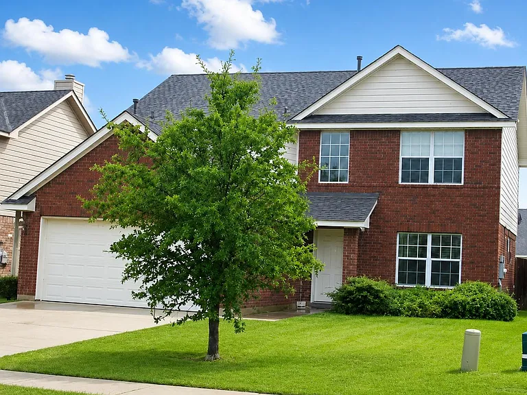 2913 Inks Lake Dr — Photo 1