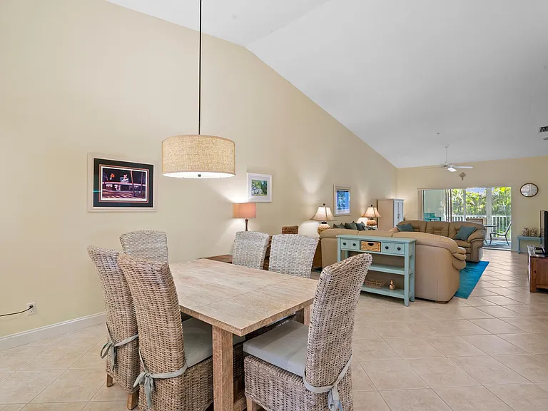 2385 Hidden Lake Dr #10 — Photo 15