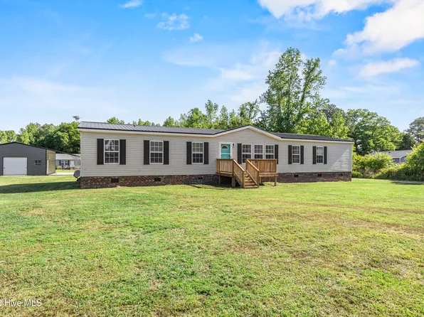 2041 Bay Road, Wallace, NC 28466