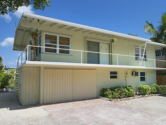 2nd image of 409 S Coconut Palm Blvd