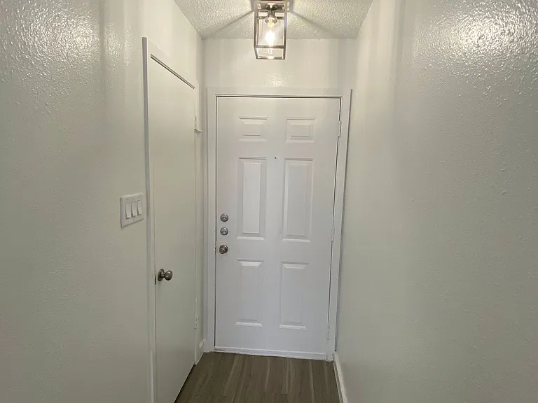 St. Edwards Place Apartments — Photo 12