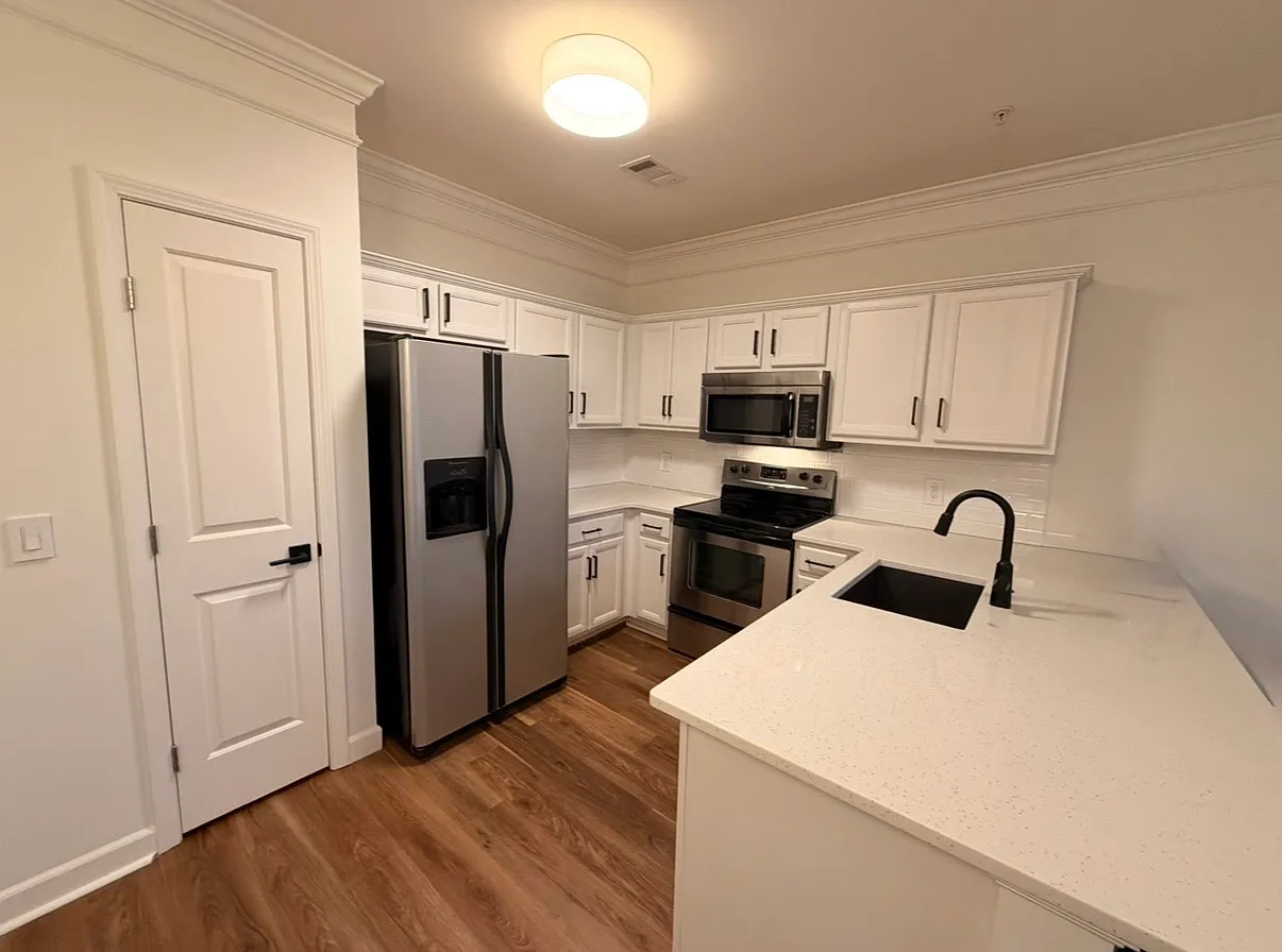 2310 Elliott Ave — Photo 2